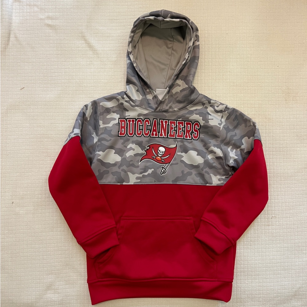 Buccaneers hooded sweatshirt, size youth (8-10)